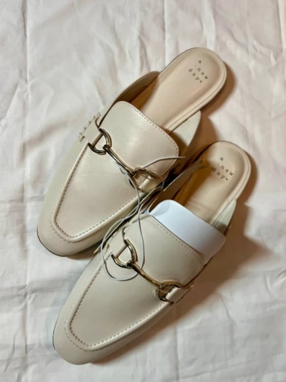 NWT a new day, Sandy Flats. Slides. Easy on Easy off. Size 9